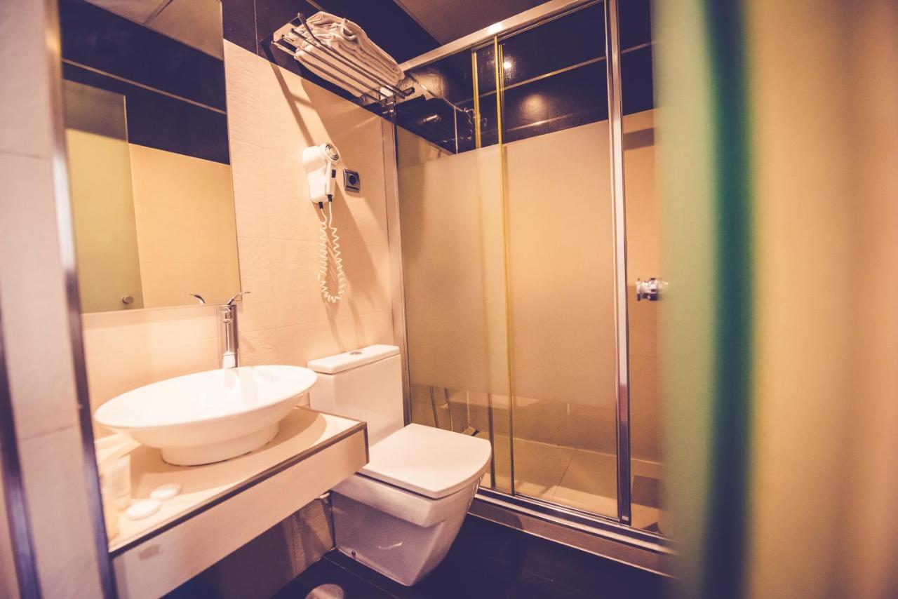 Hostal Sol Los Angeles มาดริด ภายนอก รูปภาพ