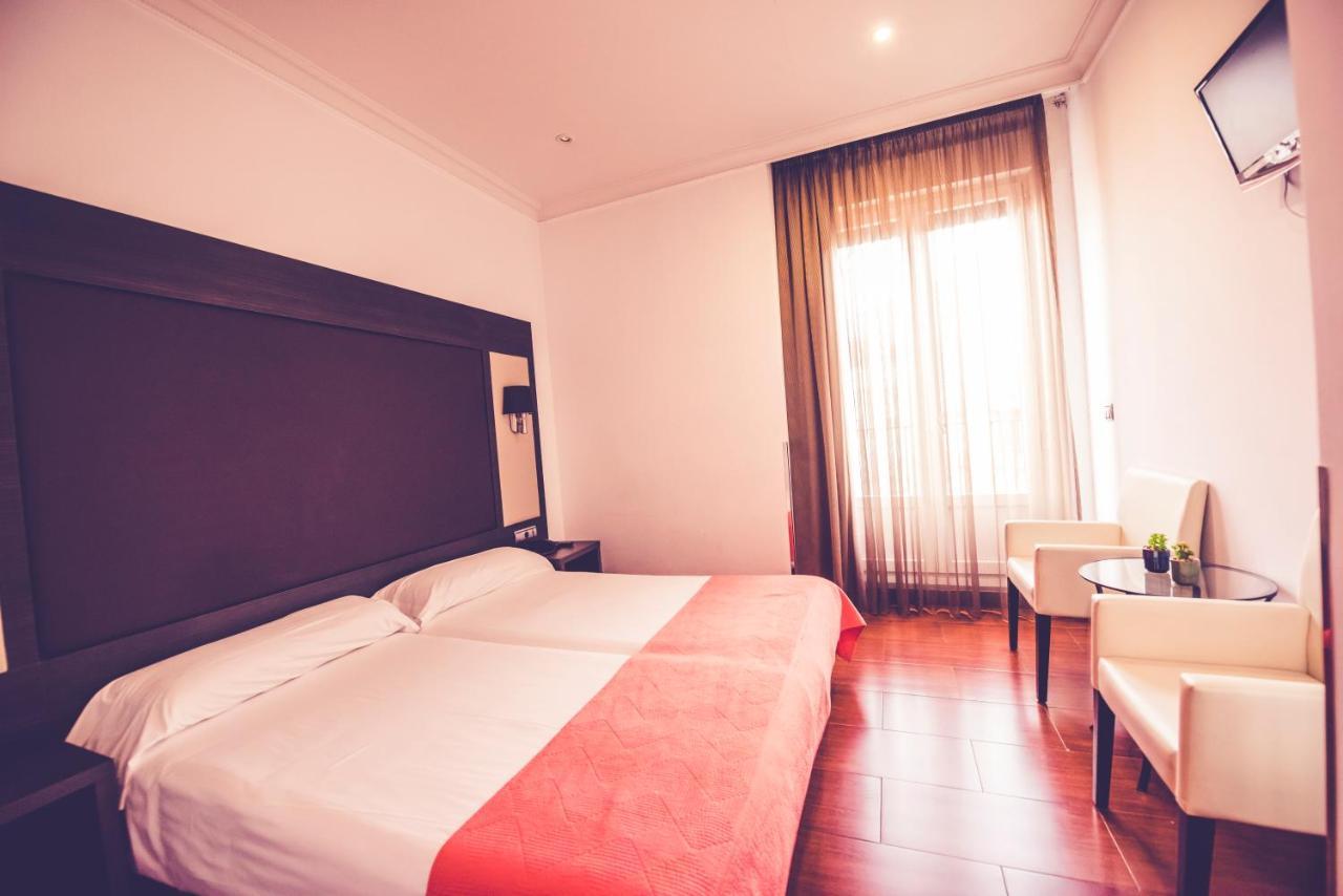 Hostal Sol Los Angeles มาดริด ภายนอก รูปภาพ
