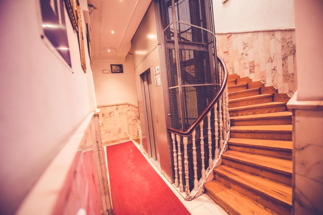 Hostal Sol Los Angeles มาดริด ภายนอก รูปภาพ